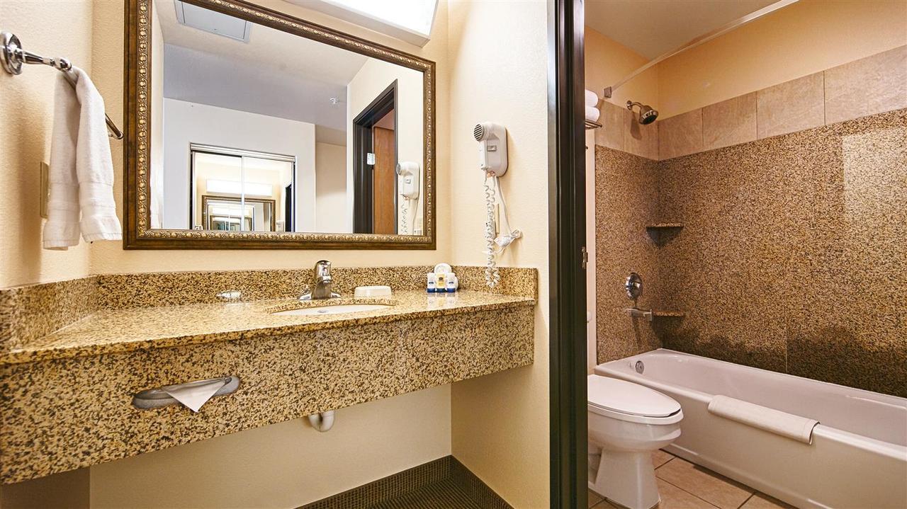 Best Western Territorial Inn And Suites Bloomfield Buitenkant foto