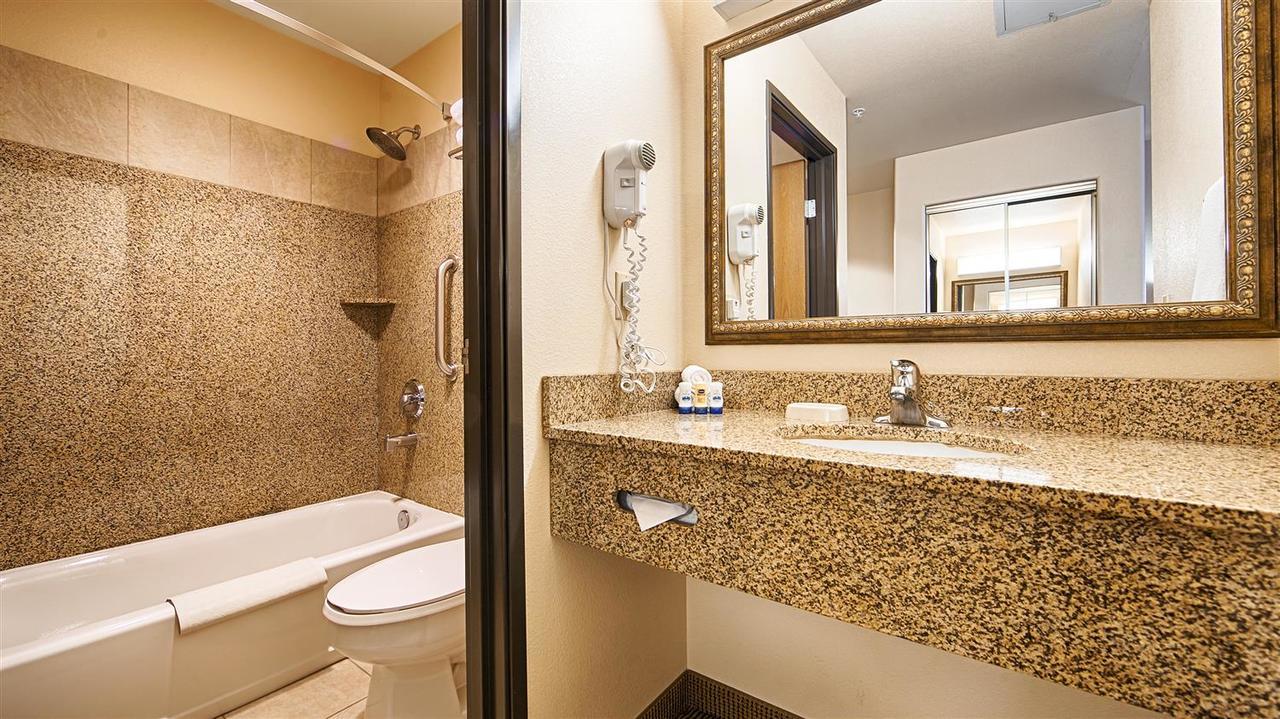Best Western Territorial Inn And Suites Bloomfield Buitenkant foto
